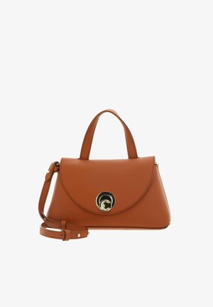 Hnědá kožená kabelka s vrchním držadlem, odnímatelným ramenním popruhem a kulatým zlatým zapínáním na přední klopě.