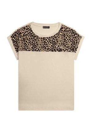 T-shirt beige a maniche corte con pannello con stampa leopardata su petto e spalle, scollo rotondo e piccolo logo bianco del marchio sul petto sinistro.