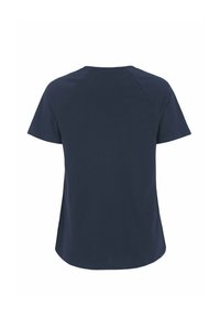 Marineblå t-shirt med korte ærmer lavet af bomuld. Har en rund halsudskæring og en let buet kant med raglanærmer.
