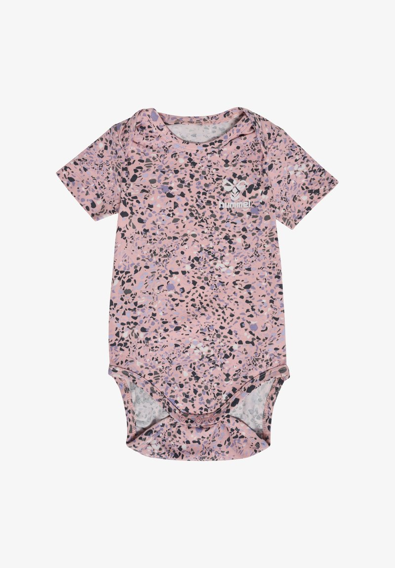 Kortärmad babybody i rosa med ett prickigt mönster i svart, lila och vitt. Har tre tryckknappar i botten.