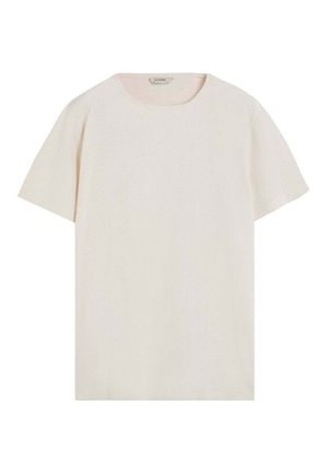Camiseta sencilla de manga corta, color crema, con cuello redondo y una textura sutil, presentada sobre un fondo blanco.