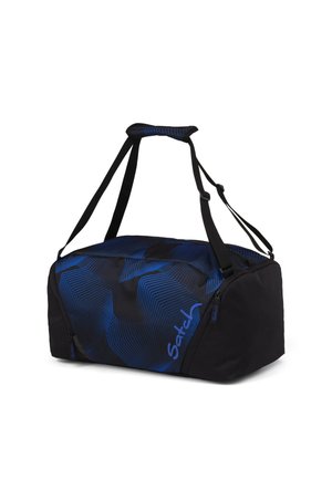 Schwarze und blaue Sporttasche mit abstraktem geometrischem Muster, zwei verstellbaren Schultergurten und Satch-Markenlogo auf der Vorderseite.