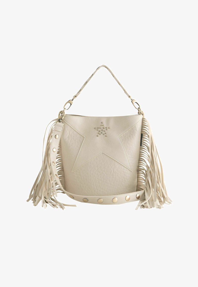 Krém bőr kézitáska csillagmintával, arany szegecsekkel, hosszú rojtos díszítéssel és két pánttal, arany színű patenttal a fehér háttéren.