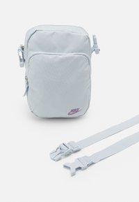 Nike Sportswear HERITAGE CROSSBODY UNISEX - Mala a tiracolo - aura/amethyst wave