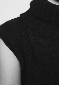 RAMUNE PIEKAUTAITE Sweter