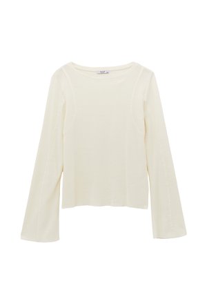 Top crema de manga larga con escote barco y mangas ligeramente acampanadas, hecho de tela suave y ligera.
