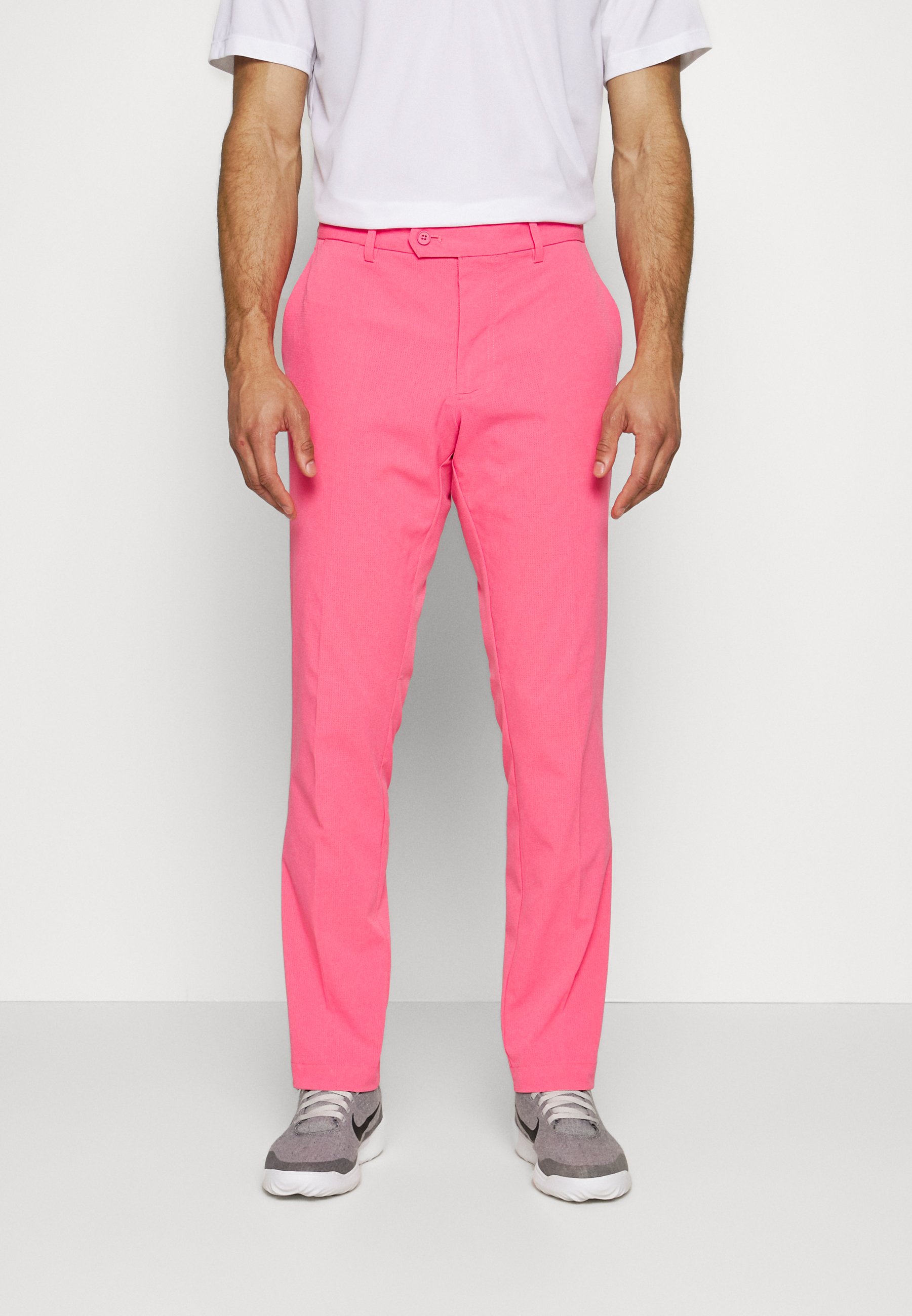 Cómo combinar pantalón rosa hombre? - Blog Moda Hombre
