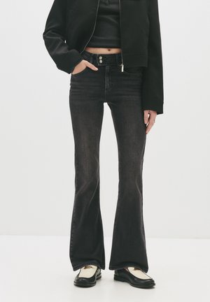 PULL&BEAR LOW-RISE  - Džíny Bootcut - black