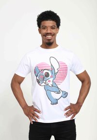 Disney LILO & STITCH KISSY FACED UNISEX - Camiseta estampada - white