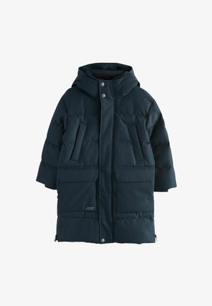 Opgevulde donkerblauwe parka met een capuchon, twee borstzakken en twee voortzakken. Voorzien van een rits en drukknopen. Gladde textuur.