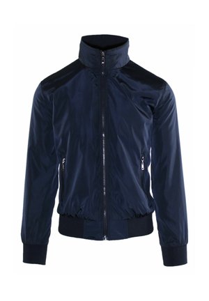 Giacca leggera blu navy con colletto alto, cerniera frontale, tasche laterali con cerniera, polsini ed elastico in vita.