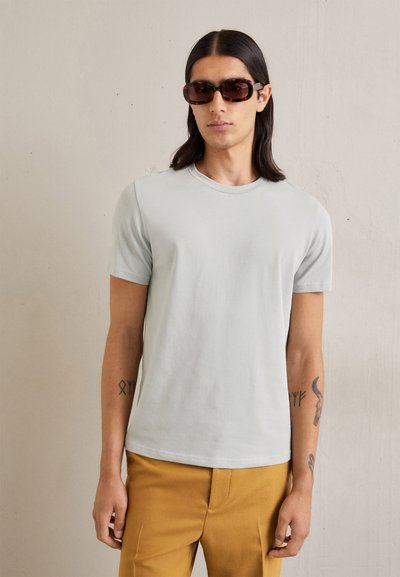 Filippa K TEE - Βασικό μπλουζάκι - feather grey