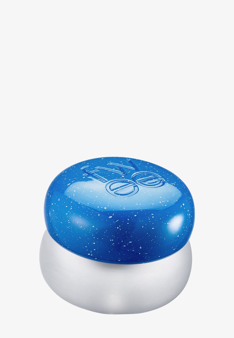 Pot cosmétique rond avec une base argentée brillante et un couvercle bleu moucheté embossé du numéro 4711.