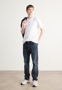 BOSS TEE - Jednoduché tričko - white