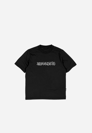 T-shirt noir à manches courtes en coton avec un col rond. Présente un graphique stylisé "WASTED" en blanc sur la poitrine.