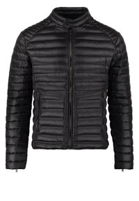 Svart puffjacka med ståkrage, horisontellt quiltat mönster, två framfickor och dragkedjestängning framtill. Lättviktsmaterial.