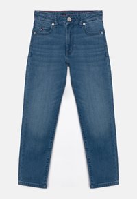 Modré džíny z dženiny se rovný střih, pět kapsami, zapínáním na kovový knoflík a jemným blejskáním. Hladký povrch a pevné švy.