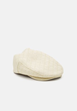 Casquette plate beige texturée avec un motif tissé subtil, présentée sur fond blanc.
