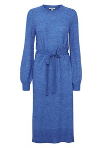 Robe bleue en tricot à manches longues, avec un col rond et une ceinture à nouer à la taille. Le tissu a une texture subtile et un ourlet côtelé.