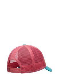 Gorra de béisbol de malla rosa con correa ajustable y visera curva turquesa, mostrada desde atrás sobre un fondo blanco.