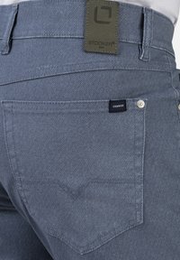 Unausgewählt, blue structure aop