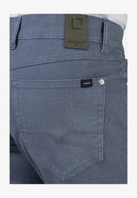 Unausgewählt, blue structure aop