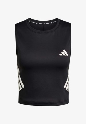Top deportivo corto negro con escote redondo, hecho de tela que absorbe la humedad; presenta rayas diagonales blancas y el logo de la marca en el frente.