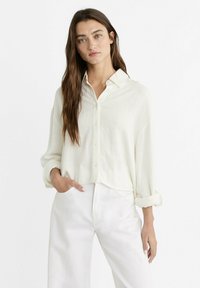 Stradivarius Hemdbluse - white