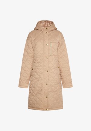 Cappotto beige trapuntato con cappuccio, chiusure a scatto e tasca sul petto con zip. Presenta una texture liscia e un motivo a diamante su tutta la superficie.
