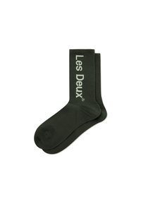 Calze a coste di un verde scuro con un logo che recita "Les Deux" in verde chiaro, caratterizzate da una texture morbida e una lunghezza standard.