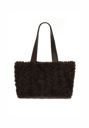 Braune Plüsch-Shopper-Tasche mit strukturierter, flauschiger Außenseite und glatten Ledergriffen. Geräumiges, rechteckiges Design für vielseitige Nutzung.