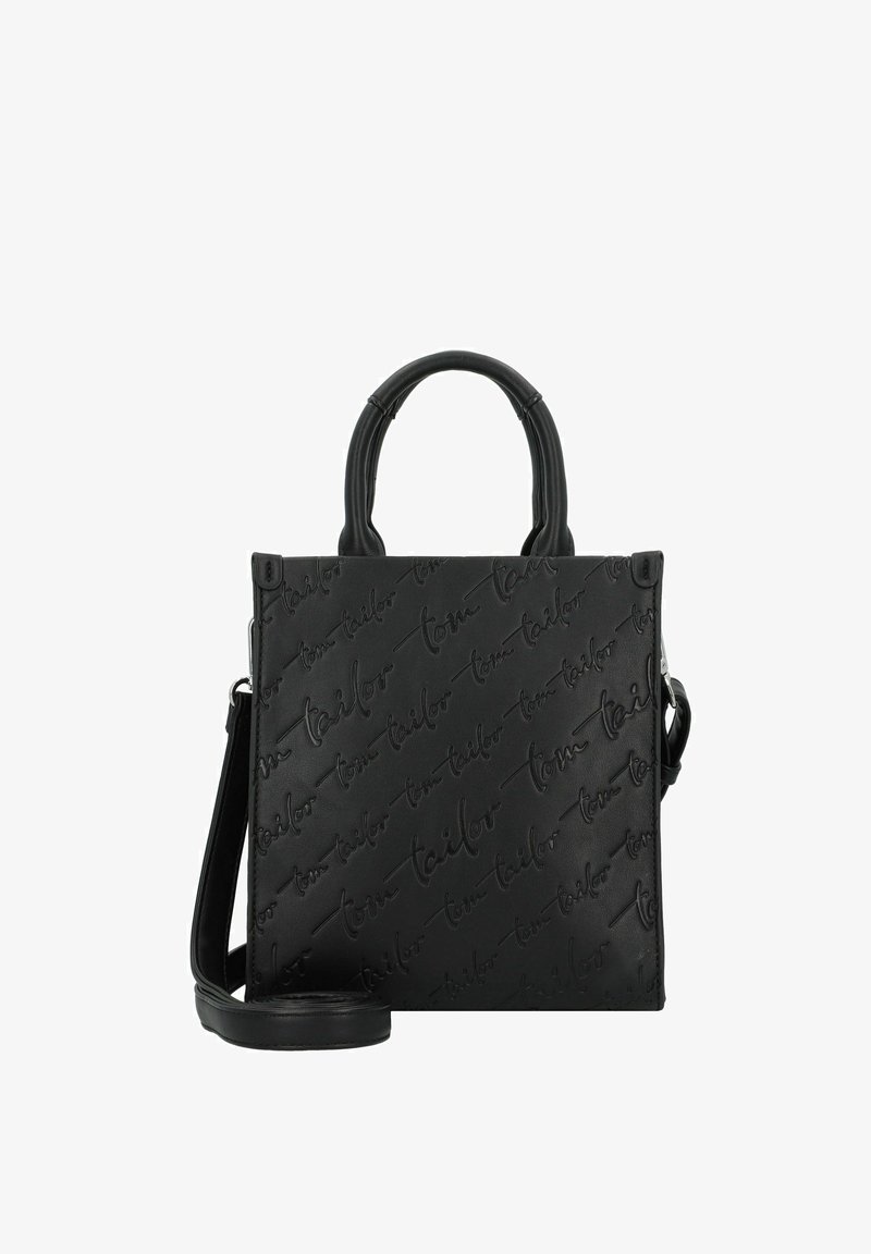 Bolso de mano negro con relieve, de forma estructurada, con asas dobles y una correa para el hombro desmontable. Presenta un patrón de logo en toda la superficie.