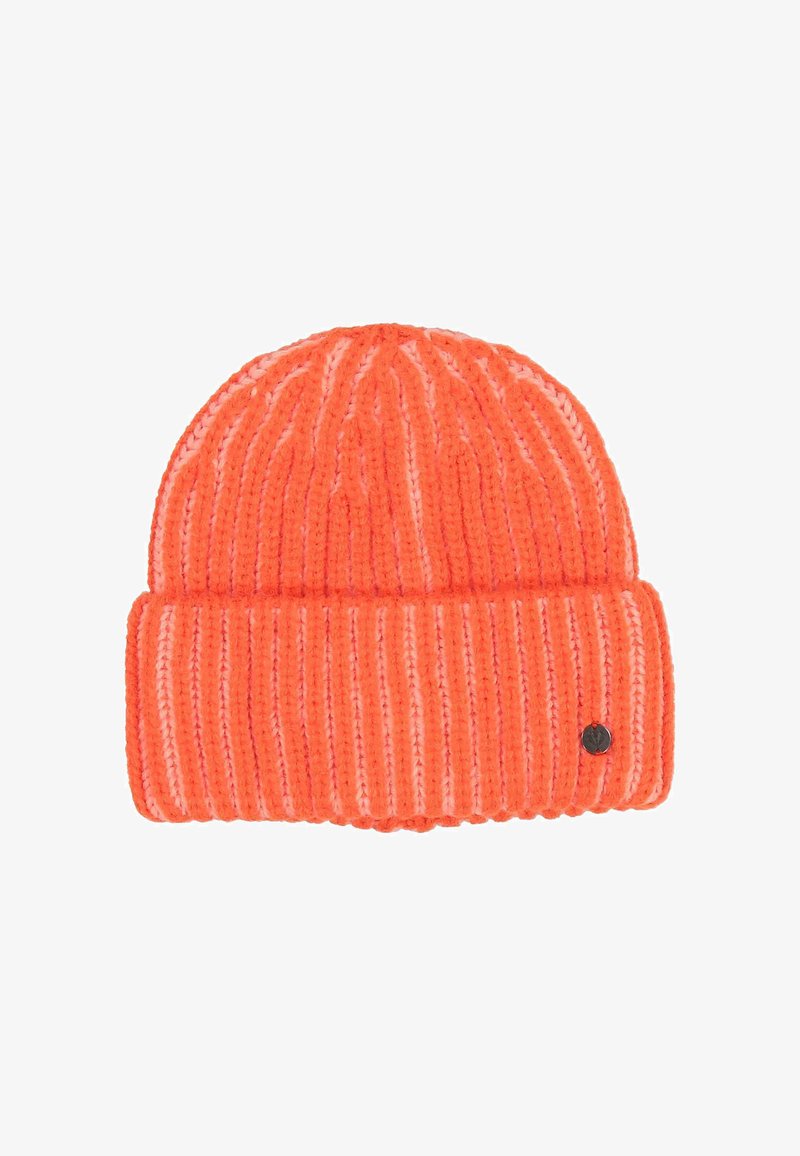 Cappello di lana arancione brillante con texture a coste e risvolto, caratterizzato da un piccolo tag rotondo nero.