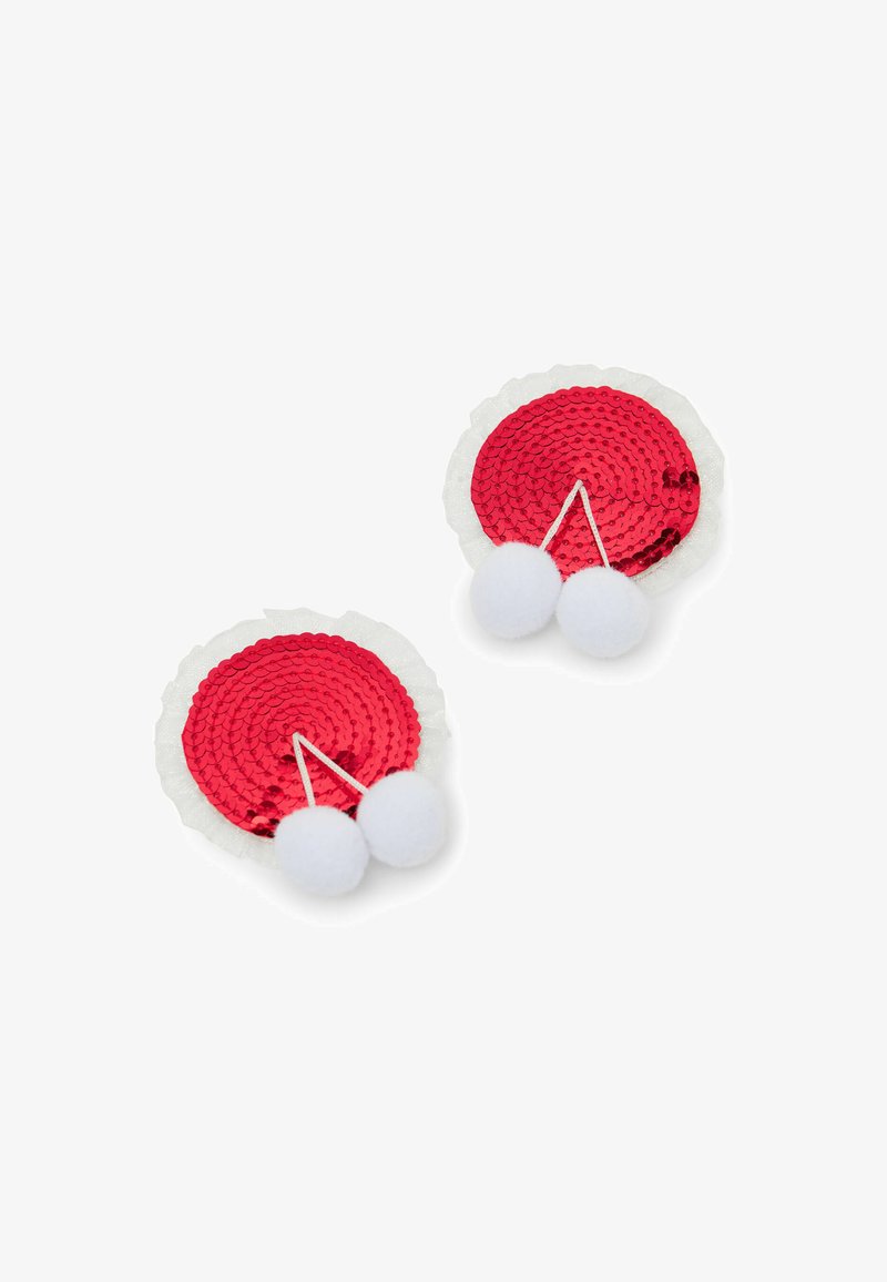 Boucles d'oreilles circulaires en sequins rouges avec des pompons blancs et un bord festonné. Caractérisées par une surface brillante et un design festif.