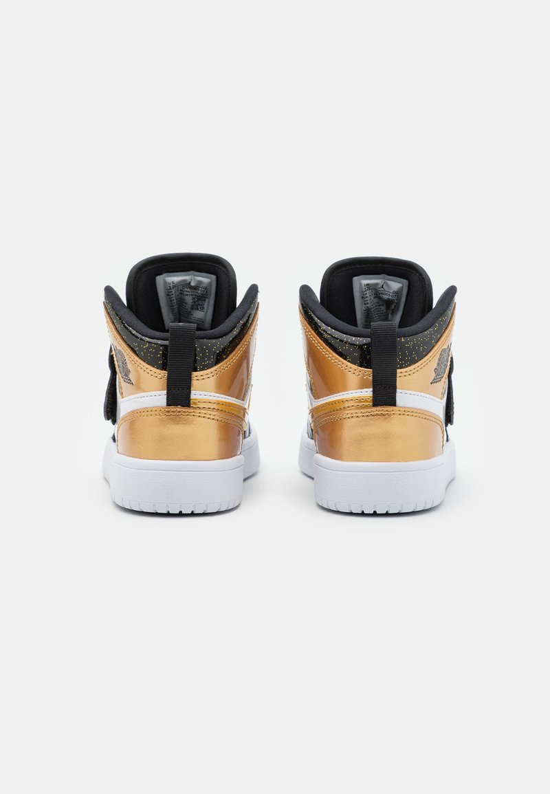 Jordan SKY 1 SE PS UNISEX - Basketball shoes - black/metallic gold 