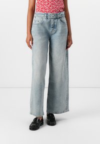 Tommy Jeans CHARLIE BELT - Wide leg - mid light blue