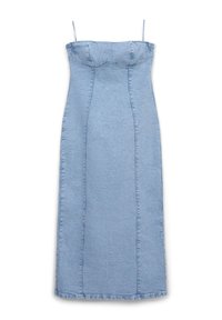 Robe en denim bleu clair à la coupe ajustée, avec des bretelles spaghetti et des détails de couture, présentant une coupe droite et sans motifs visibles.