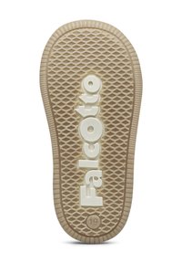 Sohle eines beigen Gummischuhs mit strukturiertem Rautenmuster, Markenname "Falcotto" in erhabenen weißen Buchstaben und Größe "19" am Absatz markiert.