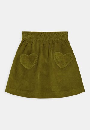 Falda de pana verde con cintura elástica, que cuenta con dos bolsillos en forma de corazón en el frente y un diseño acampanado.