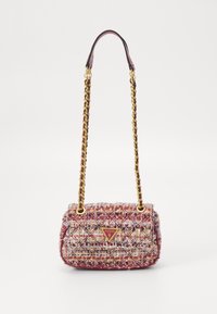 Borsa a tracolla trapuntata in tweed rosa e crema, con catena dorata e un'etichetta triangolare con logo sul fronte.