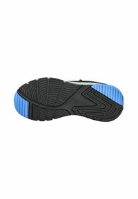 Schwarze Sportschuhsohle aus strukturiertem Gummi, mit einem blauen Akzent an der Ferse und einem geschichteten Profilmuster für besseren Halt.