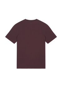 T-shirt bordeaux à manches courtes en coton. Il présente un col rond et une texture simple et lisse sans logos ni motifs visibles.