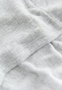 Unselected, grey marl