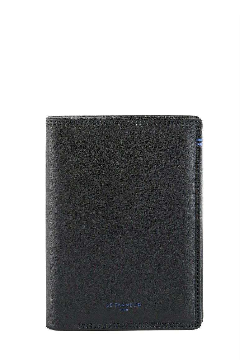 Portafoglio in pelle nera con una texture liscia, caratterizzato da cuciture blu e una lavorazione in rilievo. Forma rettangolare compatta per una facile portabilità.