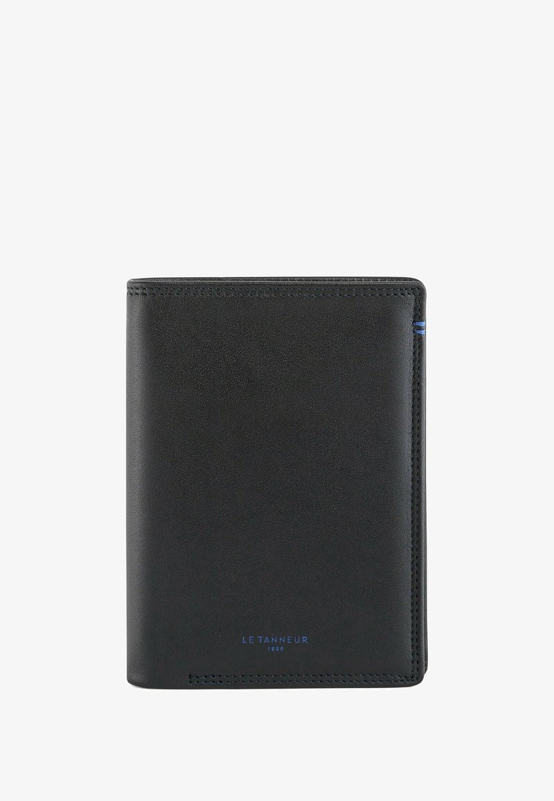 Billetera de cuero negro con una textura suave, con costuras azules y relieve. Forma rectangular compacta para un fácil transporte.