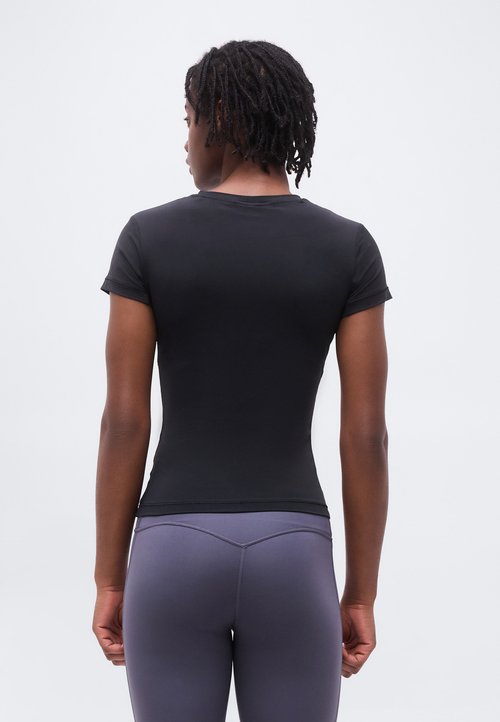 adidas TEE - Sports T-shirt - black — foto 3