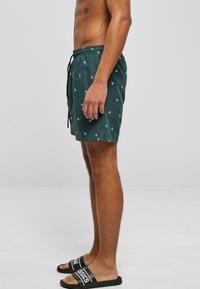 Urban Classics EMBROIDERY - Fürdőnadrág - anchor bottlegreen white
