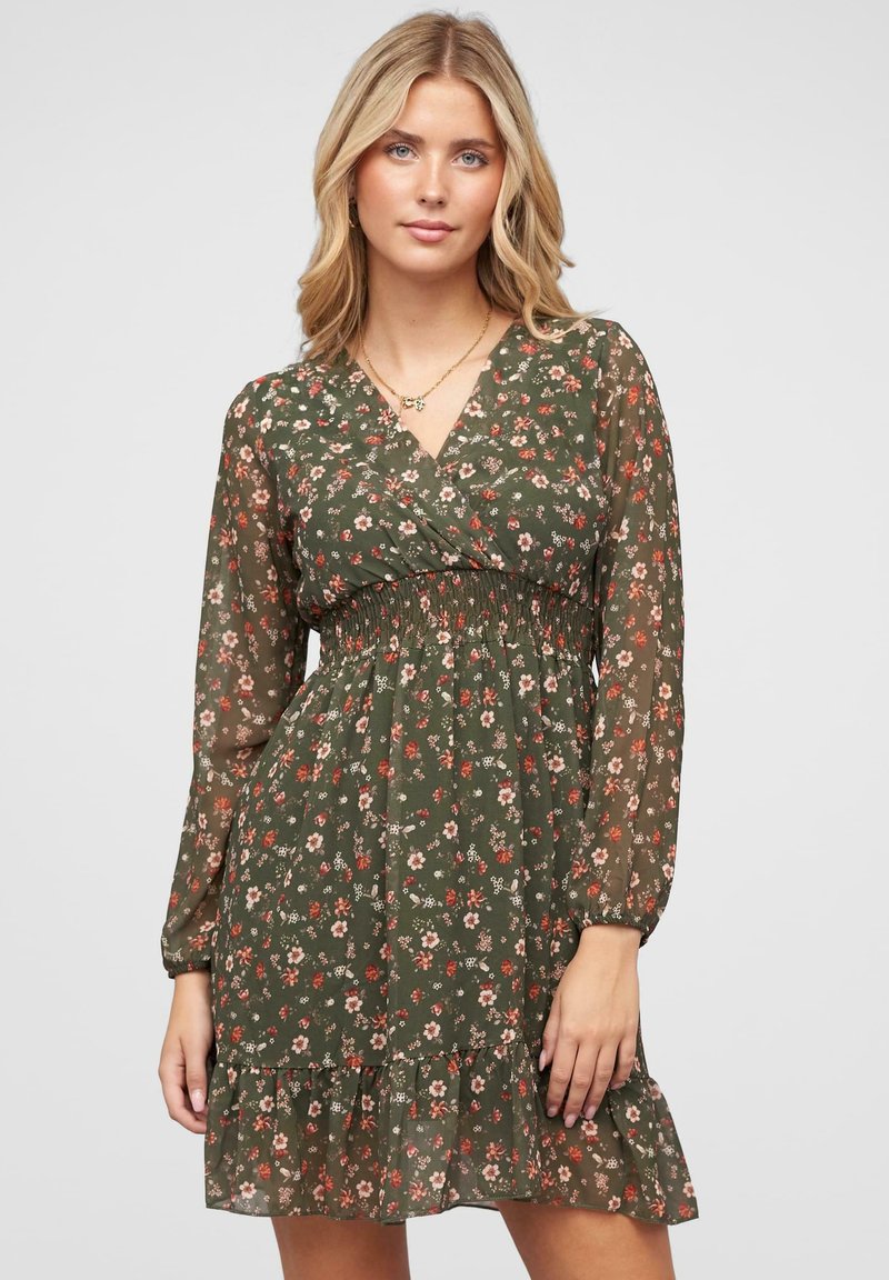 Cloud 5ive V-NECK MIT TAILLENGUMMIZUG - Rochie de zi - green