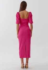TUSSAH NATARA MIDI  - Denné šaty - hot pink