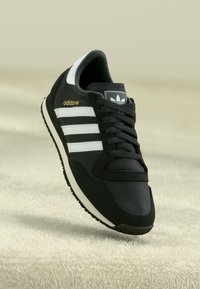 Não selecionado, carbon/footwear white/core black